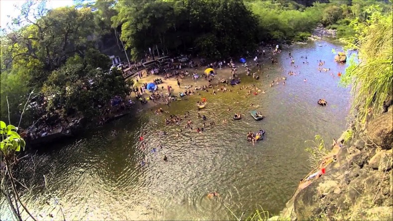 Bañistas que visitan el balneario Caracolí, en Piedras, estarían contaminando el río Opia