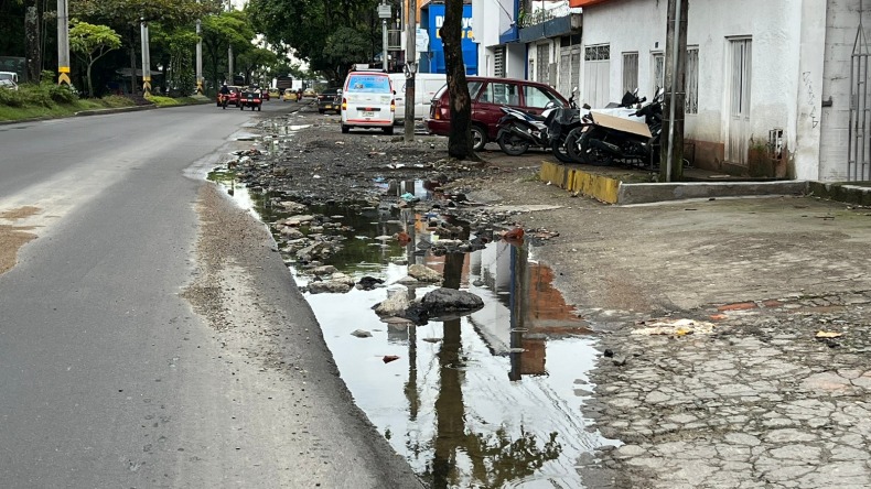 La pavimentación de la avenida Mirolino fue una “chambonada” y en seis meses podría deteriorarse de nuevo