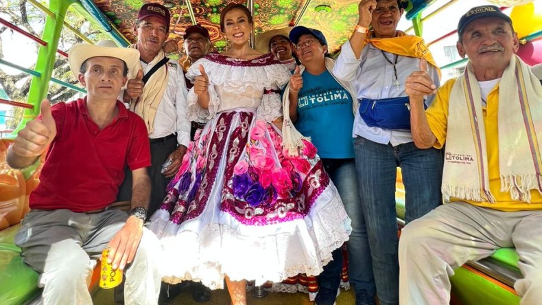 Lotería del Tolima rinde un emotivo homenaje a los loteros en el desfile de San Pedro