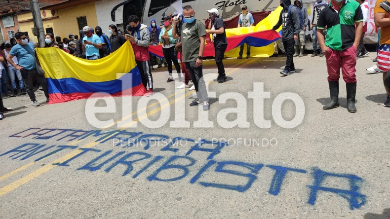 Transportadores cerraron la vía Ibagué – Cajamarca 