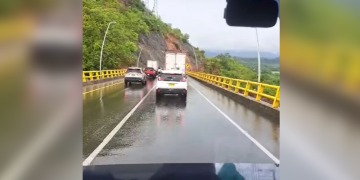 Reportan derrumbes en la vía Ibagué - Bogotá por fuertes lluvias