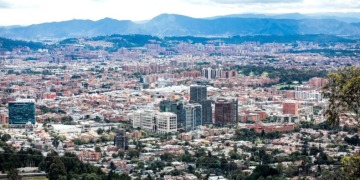 Bogotá declara alerta por calidad del aire por arena del Sahara e incendios