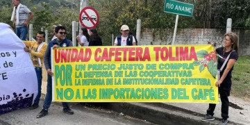Cierre en la vía La Línea por protesta de cafeteros 