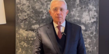 Álvaro Uribe irá a juicio por aparente soborno a testigos y fraude procesal