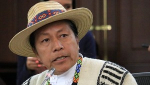 Senador indigena le dijo al arzobispo de Ibagué que un indio sentado no provoca suicidios 