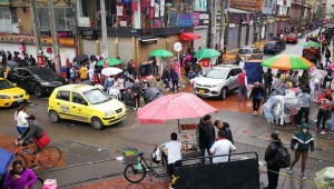 Popular venta de ropa de San Victorino de Bogotá llega a Ibagué 