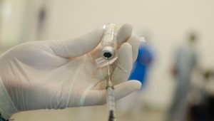 Pfizer-BioNTech planea aplicar una tercera dosis de su vacuna contra el COVID-19