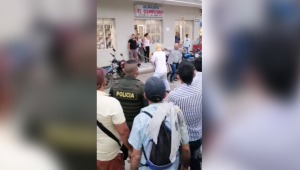 Hombres protagonizaron pelea a machete en Rioblanco frente a policías que no hicieron nada para detenerlos