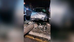 Vehículo impactó contra un poste y lo derribó en la avenida Mirolindo de Ibagué