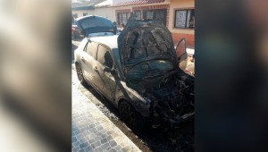 Corto circuito provocó incendio de un vehículo en Valparaíso dos en Ibagué