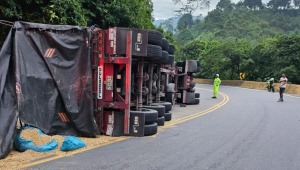 Fuerte accidente en la vía Ibagué - Cajamarca