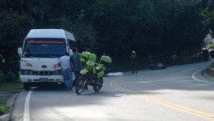 Choque múltiple deja un motociclista muerto en la vía Ibagué - Calarcá