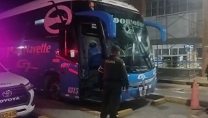 Apedrearon un bus intermunicipal para robar a sus pasajeros en la vía Guamo - El Espinal