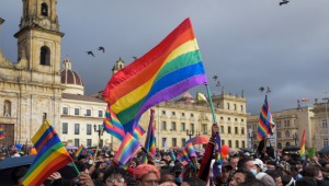 Vaticano anuncia bendición para parejas del mismo género