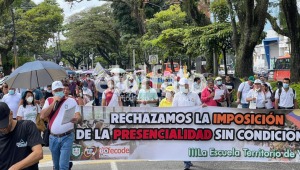 Sindicato de profesores marcha y bloquea el paso vehicular por la carrera Quinta de Ibagué