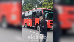 Persona con movilidad reducida denuncia que los buses de Ibagué no lo recogen