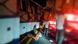 Grave accidente entre un bus y tractocamión deja cuatro muertos y 15 heridos en Flandes