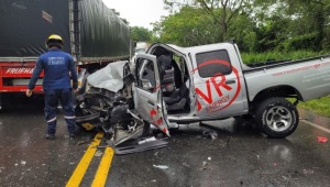 Accidente en la vía Ibagué - Alvarado: cuatro heridos deja fuerte choque entre dos camionetas