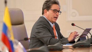 Alberto Carrasquilla presentó la renuncia al Ministerio de Hacienda