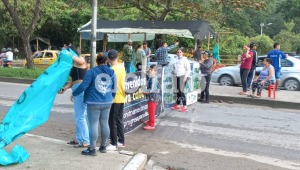 Plantón en la avenida Ambalá por retrasos en las paralizadas obras de la calle 103 de Ibagué