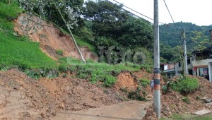 Emergencia en Ibagué: deslizamiento de tierra sepultó un vehículo e inundó casas en el barrio Augusto E. Medina