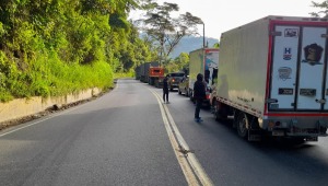 Reportan represamiento vehicular en la vía Ibagué- Cajamarca 