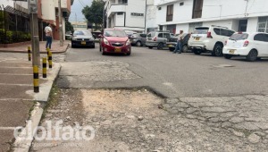 El barrio San Simón lleva más de una década con las calles rotas