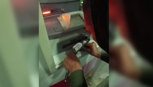 En video: así hurtan en los cajeros automáticos de Ibagué