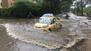 Caos en Ibagué: reportan inundaciones en vías principales y en más de 10 barrios
