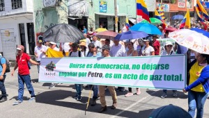 Concurrida marcha de las mayorías contra Petro en Ibagué 