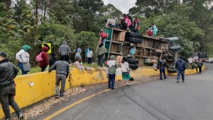 Cinco indígenas muertos deja volcamiento de chiva en La Línea