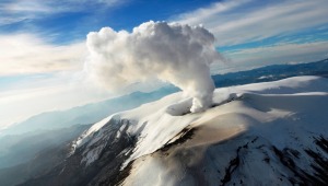 El Volcán Nevado del Ruíz reportó sismos y emisiones de ceniza