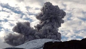 Siguen los sismos y el movimiento de fluidos al interior Volcán nevado del Ruiz