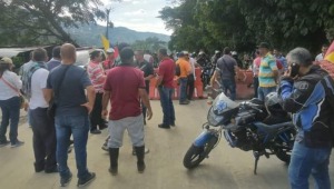 Manifestantes bloquearon el paso en la vía Ibagué - Calarcá por falta de mantenimiento 