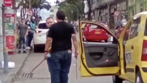 Motociclista amenazó con machete a un taxista en pleno centro de Ibagué