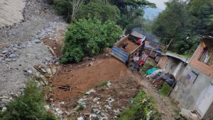 Comunidad del barrio Baltazar denuncia que un ciudadano estaría lucrándose arrojando escombros