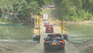 Privados construyeron ferry que soluciona de manera provisional el paso sobre el río La Vieja 