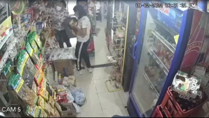 En video quedó registrado el robo de un supermercado del barrio La Gaviota de Ibagué