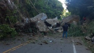 Cierre en la vía Medellín- Bogotá por caída de rocas