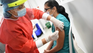 Aplicarán segunda dosis de vacuna Pfizer al personal de la salud en Ibagué 
