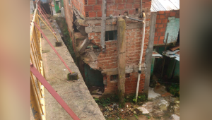  Ordenan al Municipio y al Ibal a reparar vivienda afectada por colapso de muro de contención en el barrio Siete de Agosto 