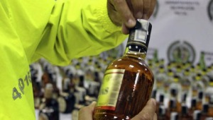 ¿Cómo identificar el alcohol adulterado? Toxicóloga explica