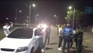 Sancionaron a motociclistas que participaban en piques ilegales en la vía al Aeropuerto Perales 
