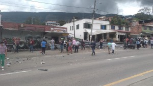 Tractocamión provocó grave accidente al chocar varios vehículos en la vía Bogotá - Ibagué 