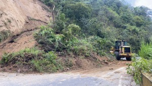 Paso restringido en la vía Ibagué - Cajamarca por deslizamiento de tierra