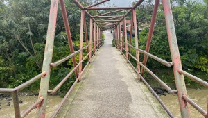 Personería advierte riesgo por grave deterioro de un puente peatonal en el sur de Ibagué 