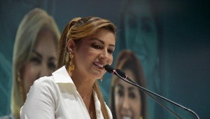 Política sin peleas personales y compromisos de seguridad y reactivación económica, se posesinó la gobernadora del Tolima, Adriana Matiz