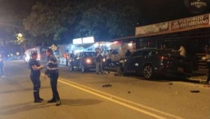 Adolescente toma la BMW de su casa, se accidenta y deja cinco heridos