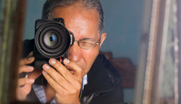 El fotógrafo Floriberto Cardona y sus recuerdos congelados de la antigua Ibagué