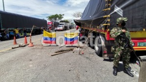 Transportadores realizan bloqueos intermitentes en el sector de la Vara en Ibagué